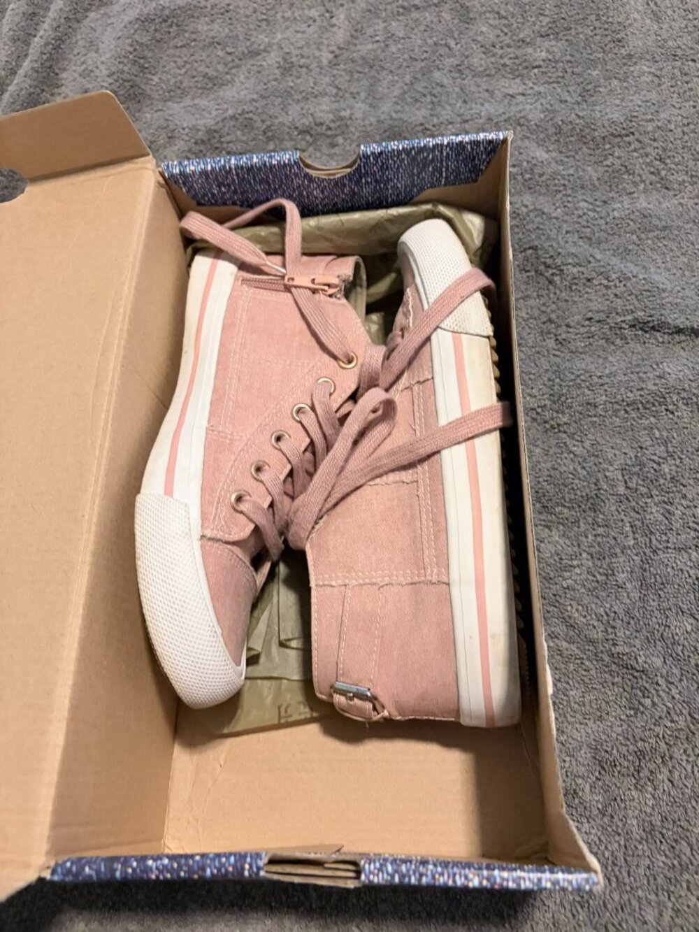 True Craft Penny Blush Canvas Sneakers LN Size 6